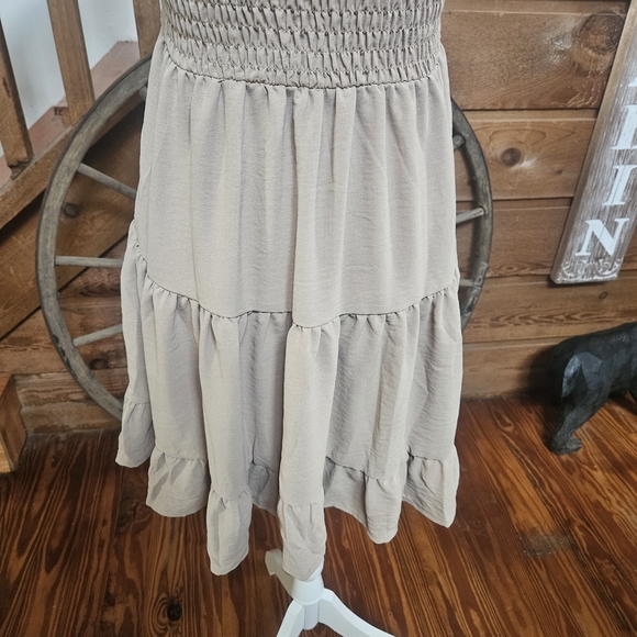 Popular 21 Tiered Midi Dress - Picture 7 of 8